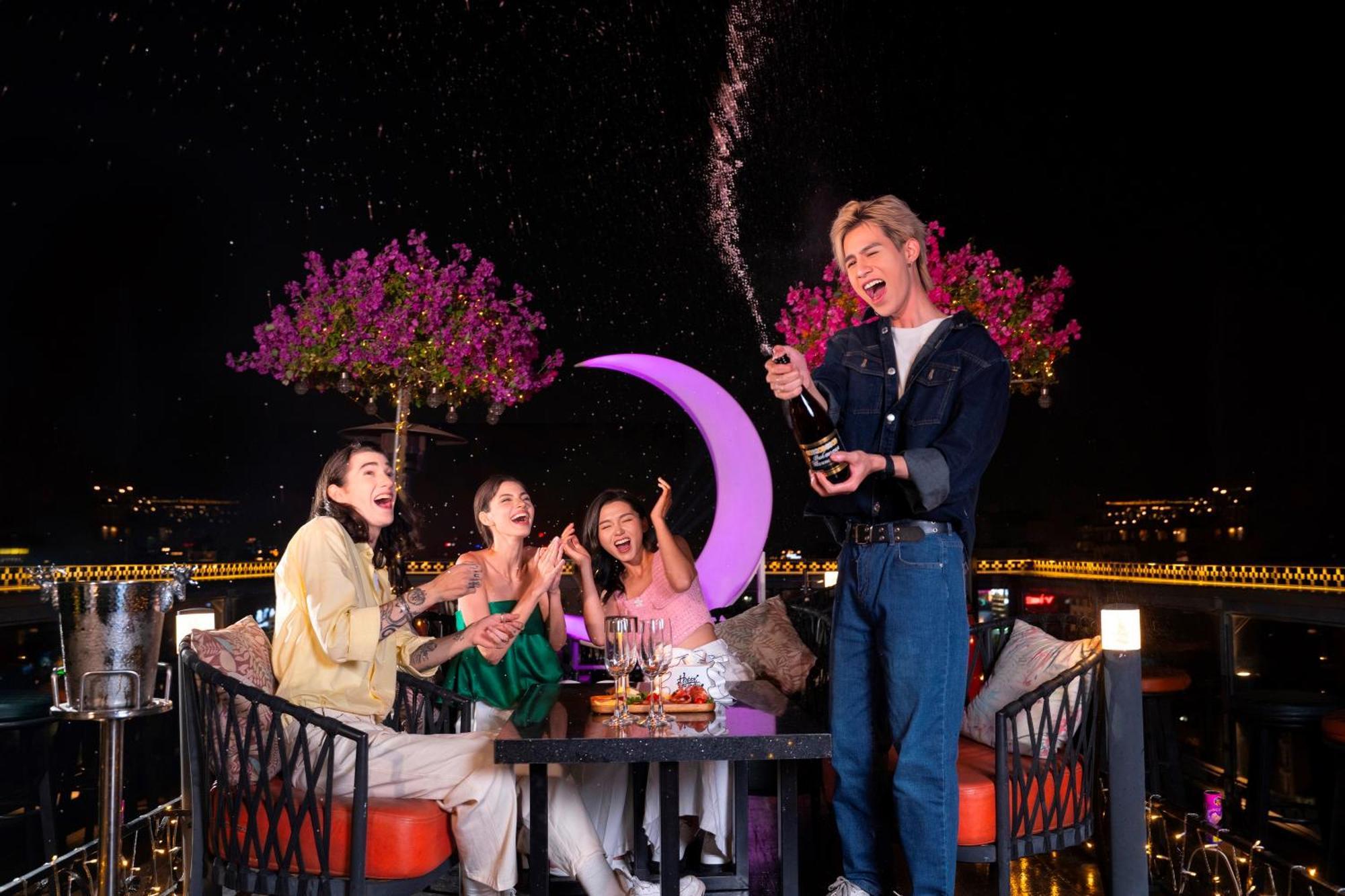 Aurora Premium - A Lifestyle Hotel Hanoi Luaran gambar